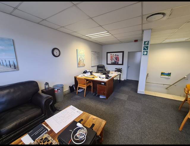 302M² WAREHOUSE TO LET IN STIKLAND INDUSTRIAL